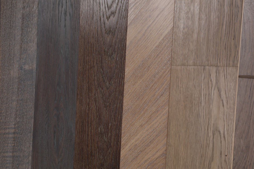 ตัวอย่างผิวและโทนสีของพื้นลายไม้สำหรับการเลือกกระเบื้องยาง SPC